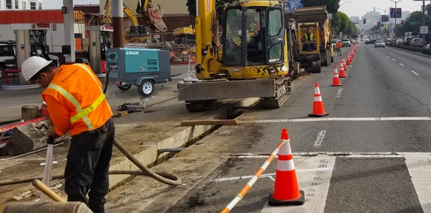 道路工事用エアコンプレッサー